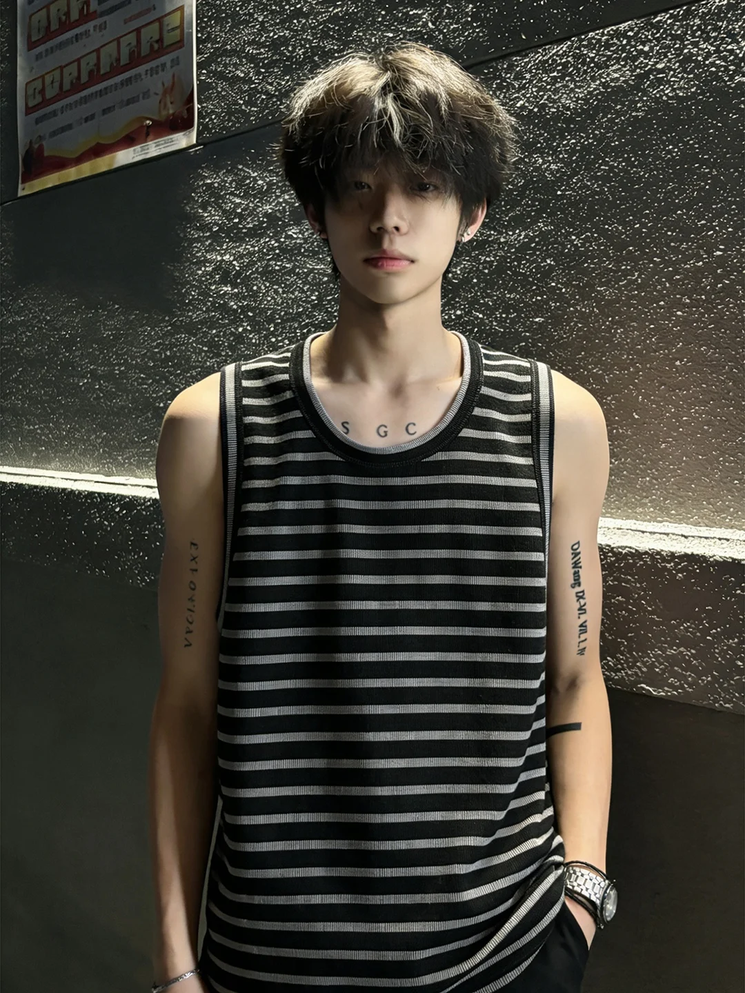 Deep ey Striped Sports Vest Men's Summer Youth Sle Haome Heavyweight Svel T-irt American oulder Sweatirt
Deep ey Striped Sports Vest Men's Summer Youth Sle Haome Heavyweight Svel T-irt American oulder Sweatirt