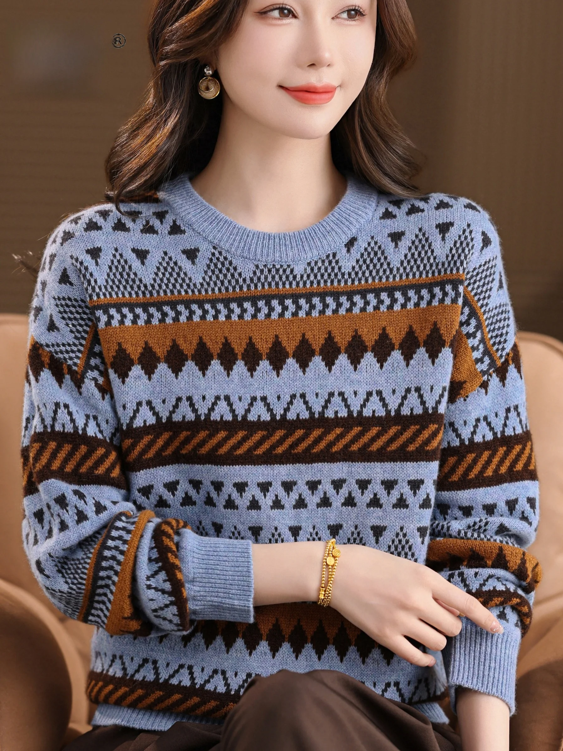 Новый зимний теплый повседневный вязаный свитер для женщин среднего возраста, свободного кроя, для молодых мам, стильный топ
Новый зимний теплый повседневный вязаный свитер для женщин среднего возраста, свободного кроя, для молодых мам, стильный топ