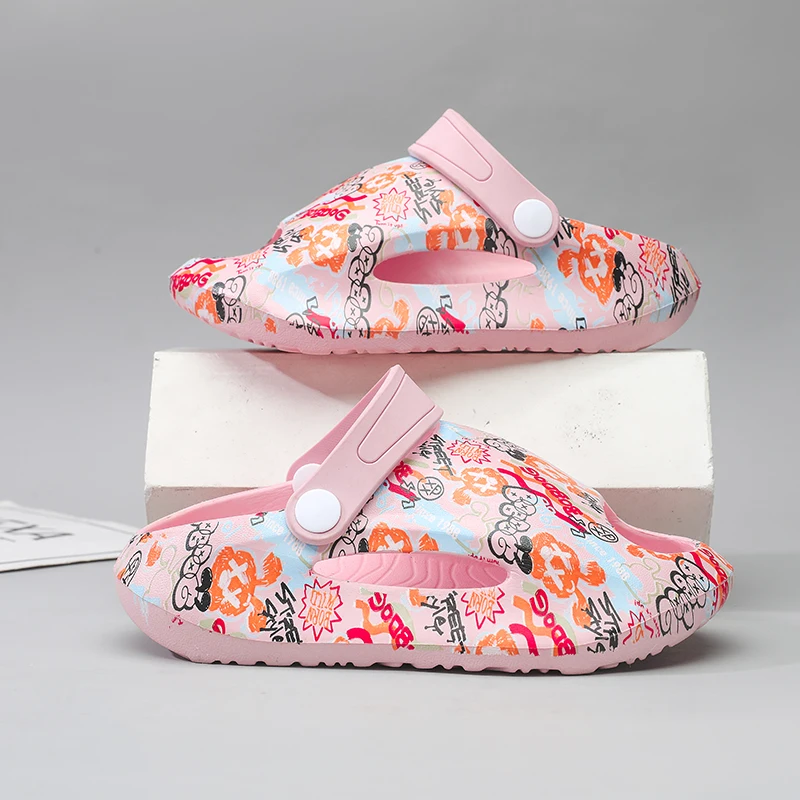 A pair of children's easy-clean sandals floral printed waterproof quick-dry suitable for beach and pool use MA-110619022
A pair of children's easy-clean sandals floral printed waterproof quick-dry suitable for beach and pool use MA-110619022