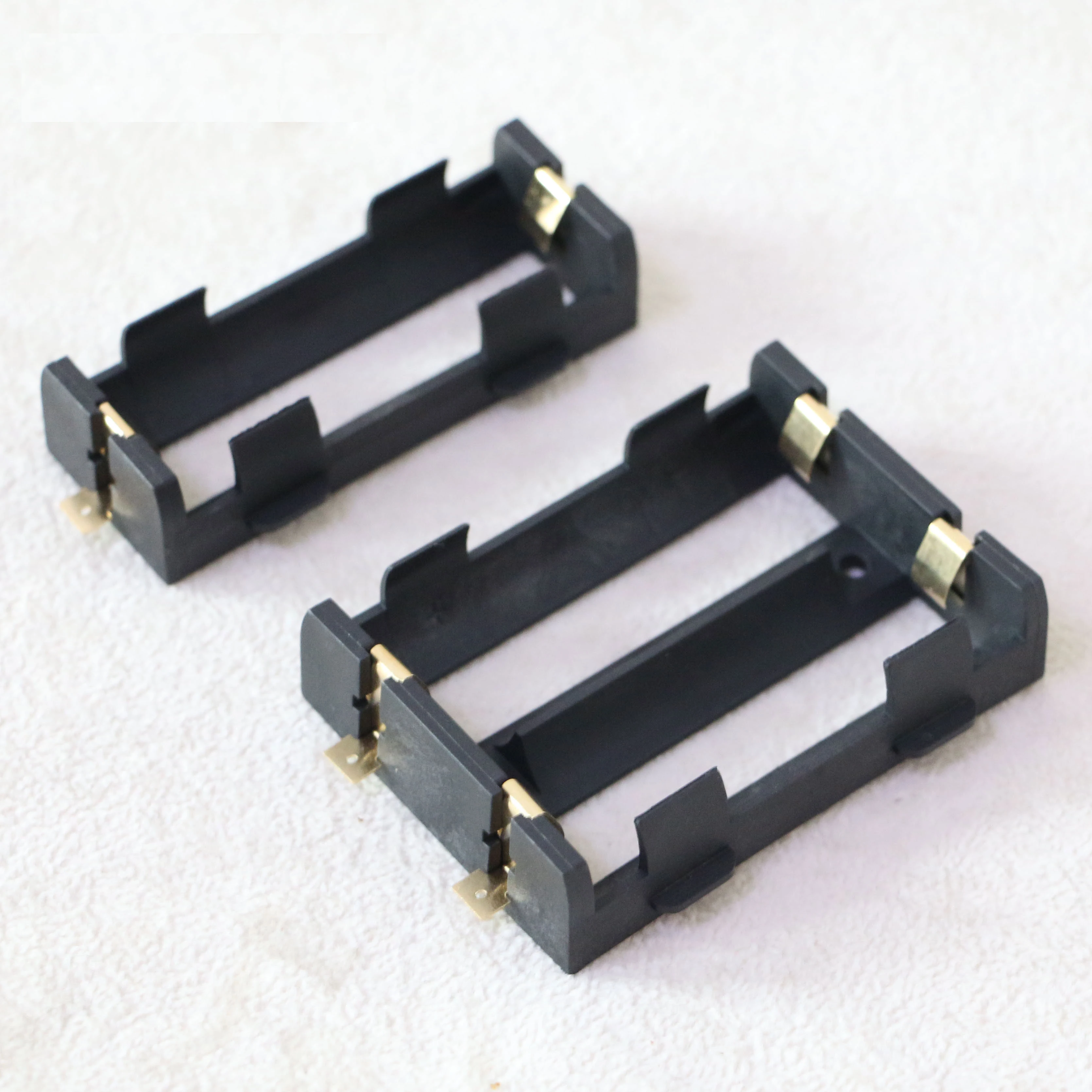 Держатель для аккумуляторов 26650 SMD, 20 шт., черный, с позолоченными бронзовыми контактами, для перезаряжаемых аккумуляторов 26650 3.7В, кейс-бокс
Держатель для аккумуляторов 26650 SMD, 20 шт., черный, с позолоченными бронзовыми контактами, для перезаряжаемых аккумуляторов 26650 3.7В, кейс-бокс