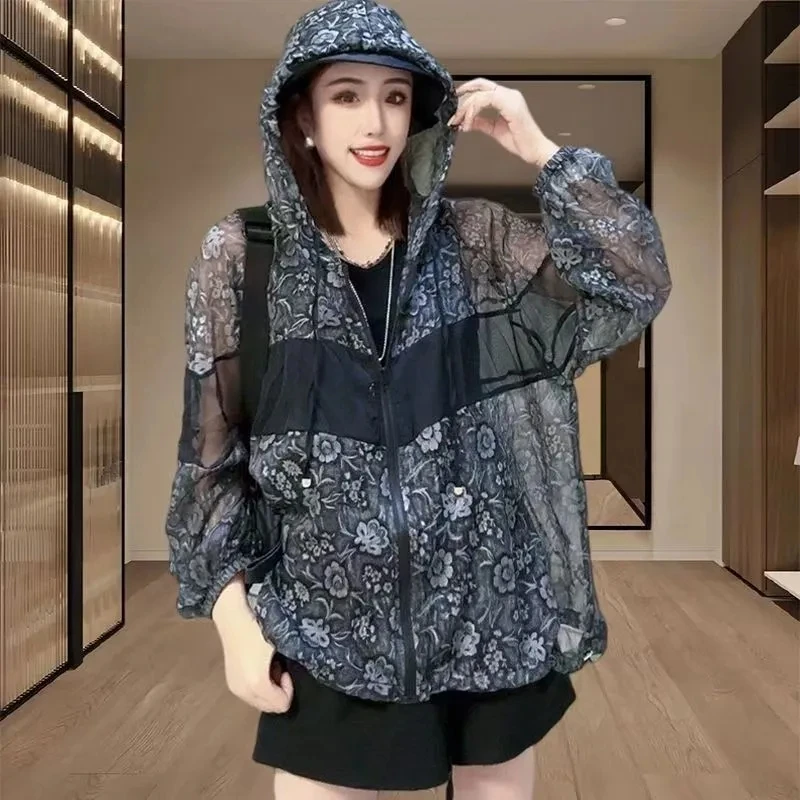 2025 Summer Loose Sun Protection Clothes Women's Large Size Hooded Lightweight Trench Coat New women Hooded Printing Windbreaker
2025 Summer Loose Sun Protection Clothes Women's Large Size Hooded Lightweight Trench Coat New women Hooded Printing Windbreaker