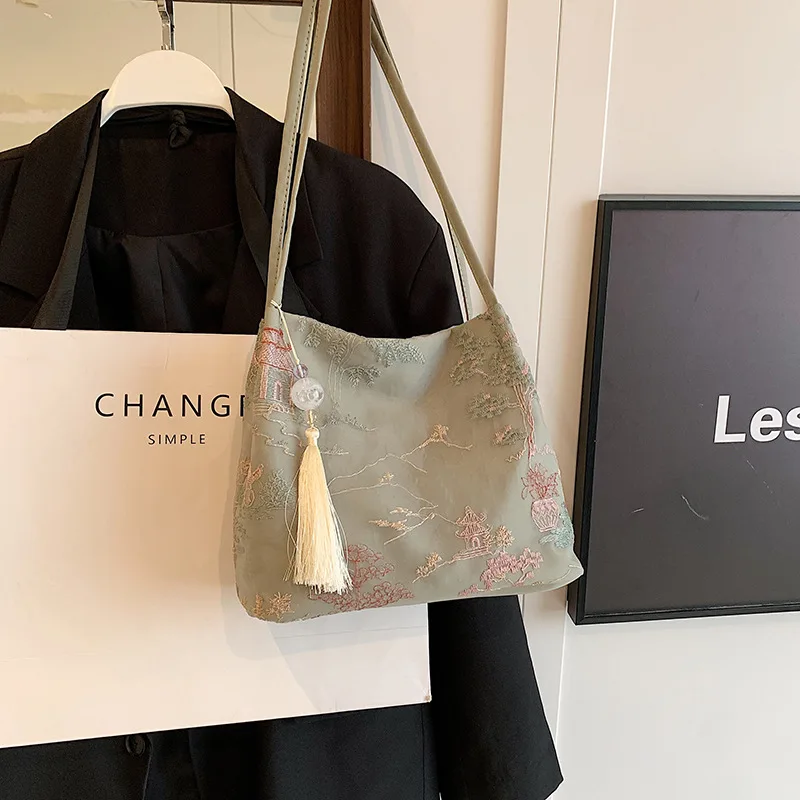 Новая китайская ретро новая шелковая жаккардовая модная простая сумка на одно плечо диагональные женские сумки
Новая китайская ретро новая шелковая жаккардовая модная простая сумка на одно плечо диагональные женские сумки