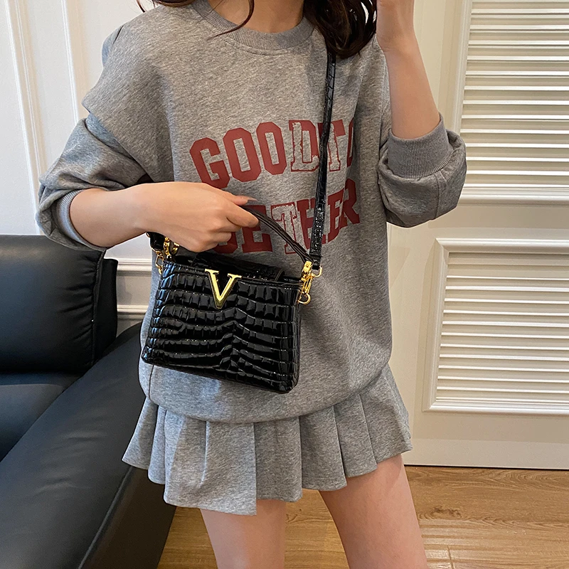 Модная женская сумка-хобо с напуском, парусиновая сумка на плечо с бахромой, подходит для музыкальных фестивалей, кемпинга и путешествий
Модная женская сумка-хобо с напуском, парусиновая сумка на плечо с бахромой, подходит для музыкальных фестивалей, кемпинга и путешествий