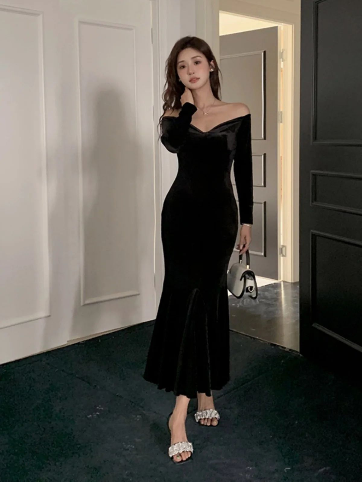 Slimfit Evening Gown For Women Classic Solid Color Simple Fishtail Dress Backless Design One-shoulder Formal Dress
Slimfit Evening Gown For Women Classic Solid Color Simple Fishtail Dress Backless Design One-shoulder Formal Dress
