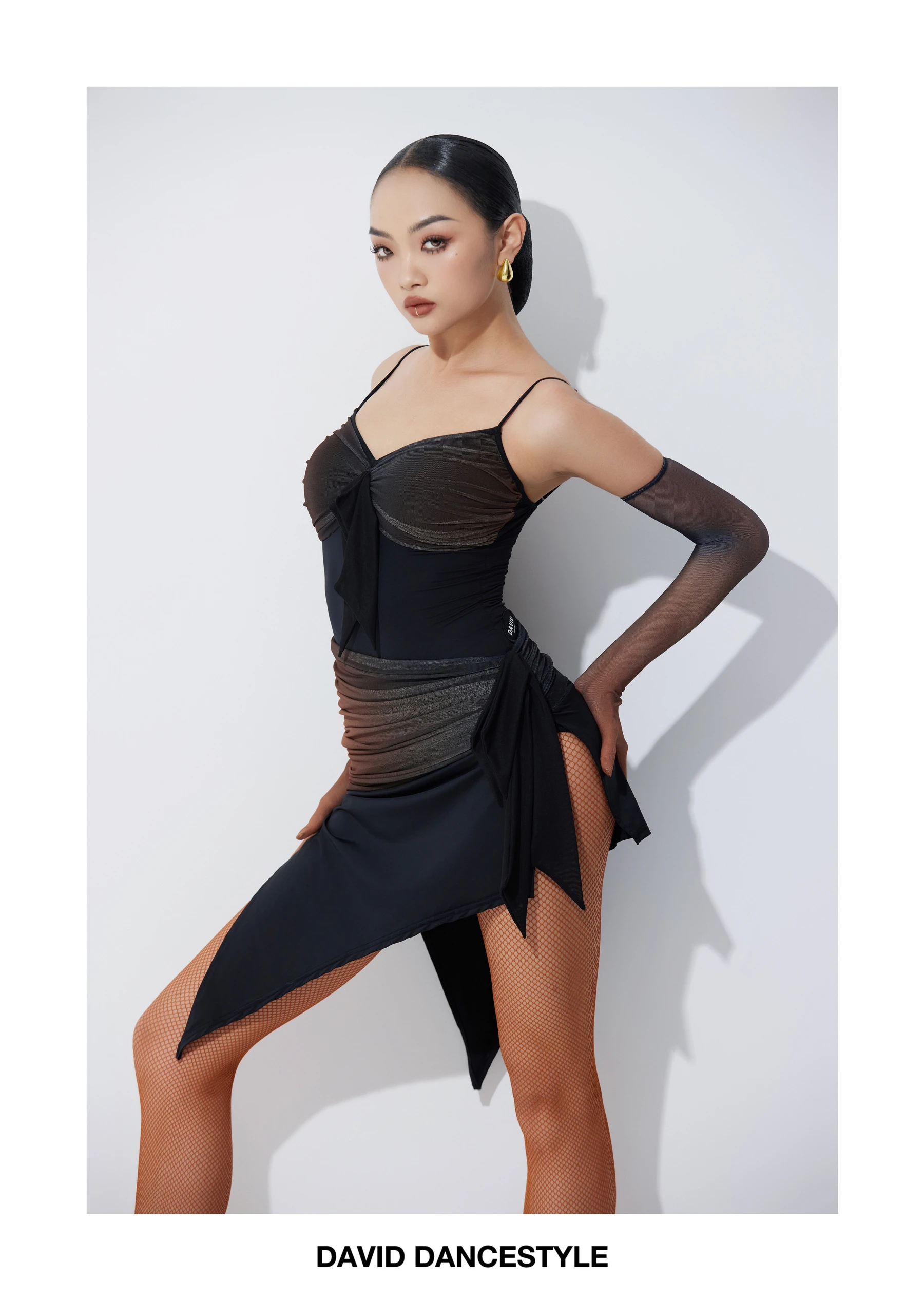 UK Latin dance costume Ladies Professional Ombre Spaghetti Strap Dress with Dance Gloves for Practice Ballroom dance costumes
UK Latin dance costume Ladies Professional Ombre Spaghetti Strap Dress with Dance Gloves for Practice Ballroom dance costumes