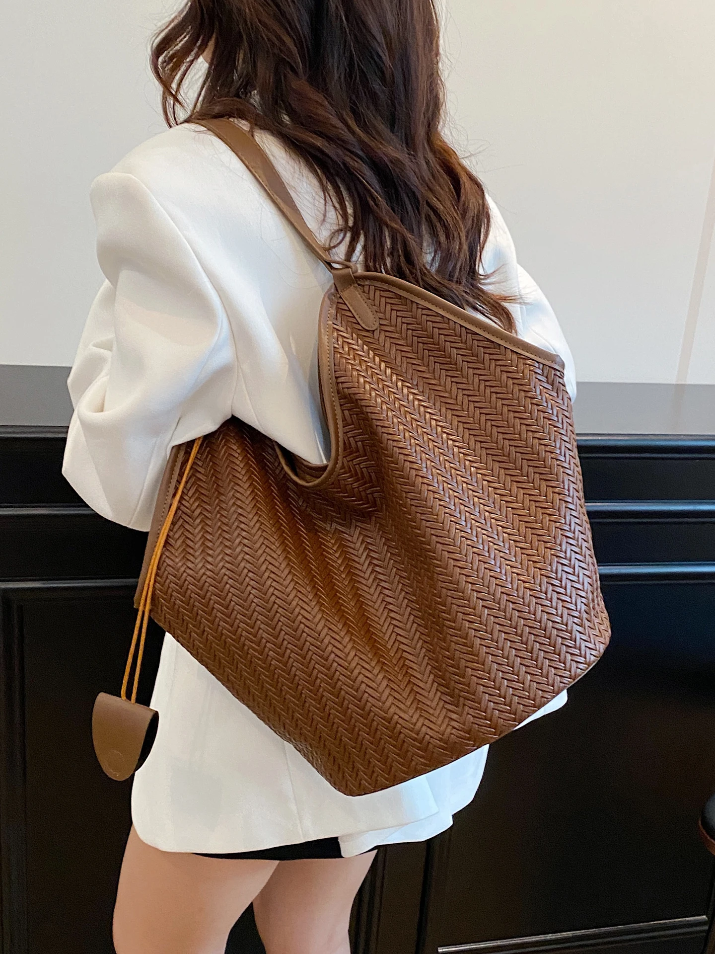 Новинка 202, универсальная большая сумка-тоут Faion, женская сумка на одно плечо, большая тканая сумка, повседневная простая сумка
Новинка 202, универсальная большая сумка-тоут Faion, женская сумка на одно плечо, большая тканая сумка, повседневная простая сумка