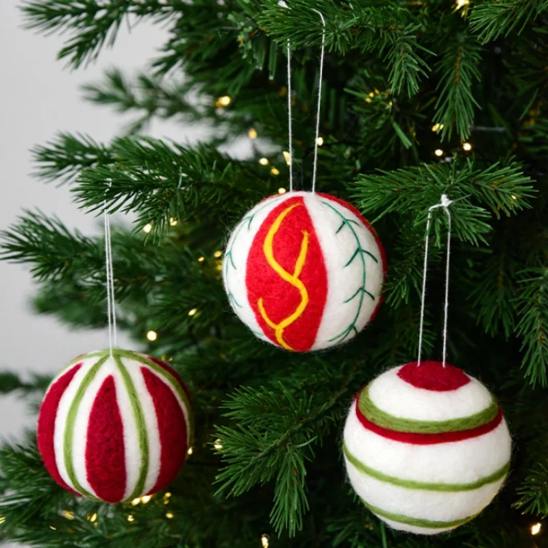 High-quality Christmas Decoration Wool Felt Christmas Color Ball Handmade Shaped Ball Christmas Tree Decorative Ball Hanging 
High-quality Christmas Decoration Wool Felt Christmas Color Ball Handmade Shaped Ball Christmas Tree Decorative Ball Hanging