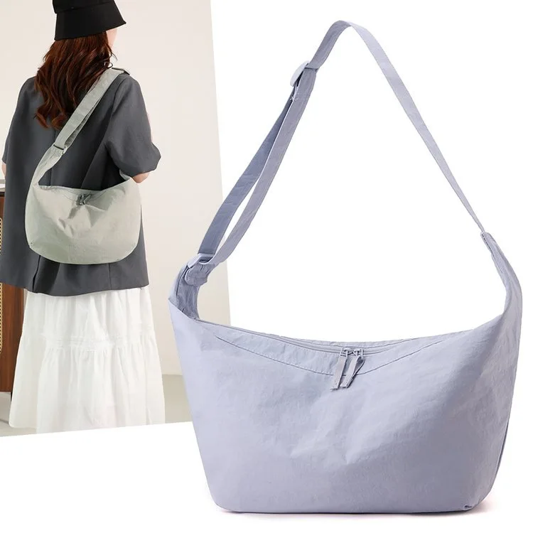 Новая модная сумка-мессенджер Joker большой вместимости, однотонная, простая, женская, трендовая, модная сумка через плечо.
Новая модная сумка-мессенджер Joker большой вместимости, однотонная, простая, женская, трендовая, модная сумка через плечо.