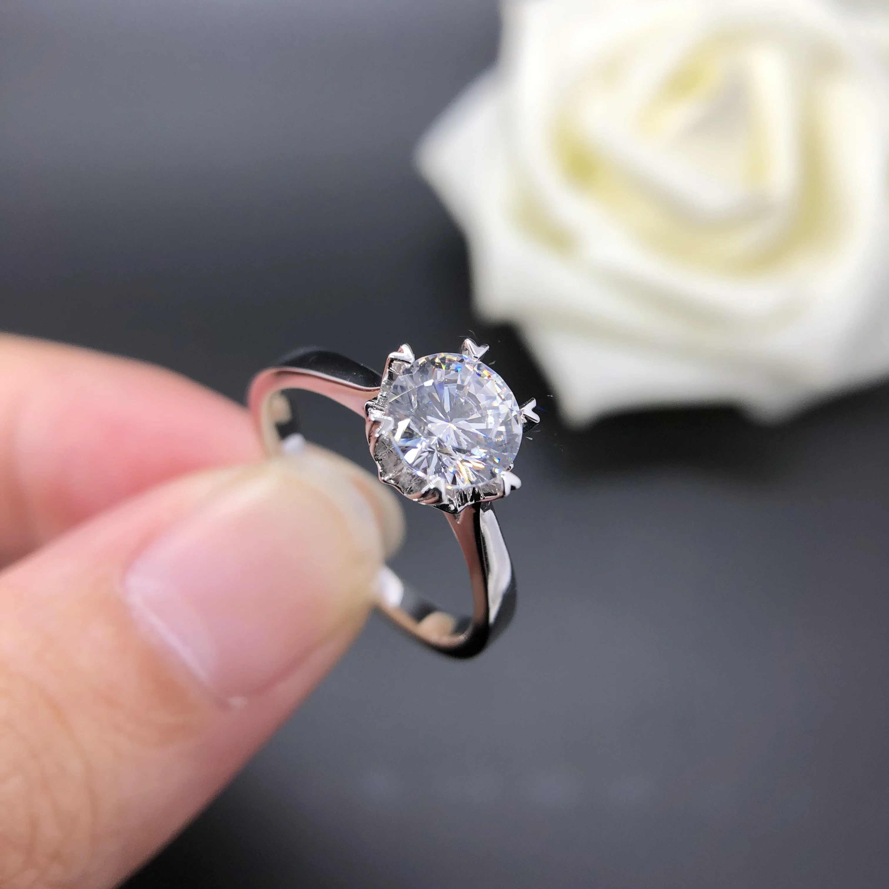 14K 585 из белого золота с принтом снежинки; Фантастические 0.5Ct D Цвет муассанит обручальное кольцо для женщин Стерлинговое золото для женщин ювелирные изделия
14K 585 из белого золота с принтом снежинки; Фантастические 0.5Ct D Цвет муассанит обручальное кольцо для женщин Стерлинговое золото для женщин ювелирные изделия