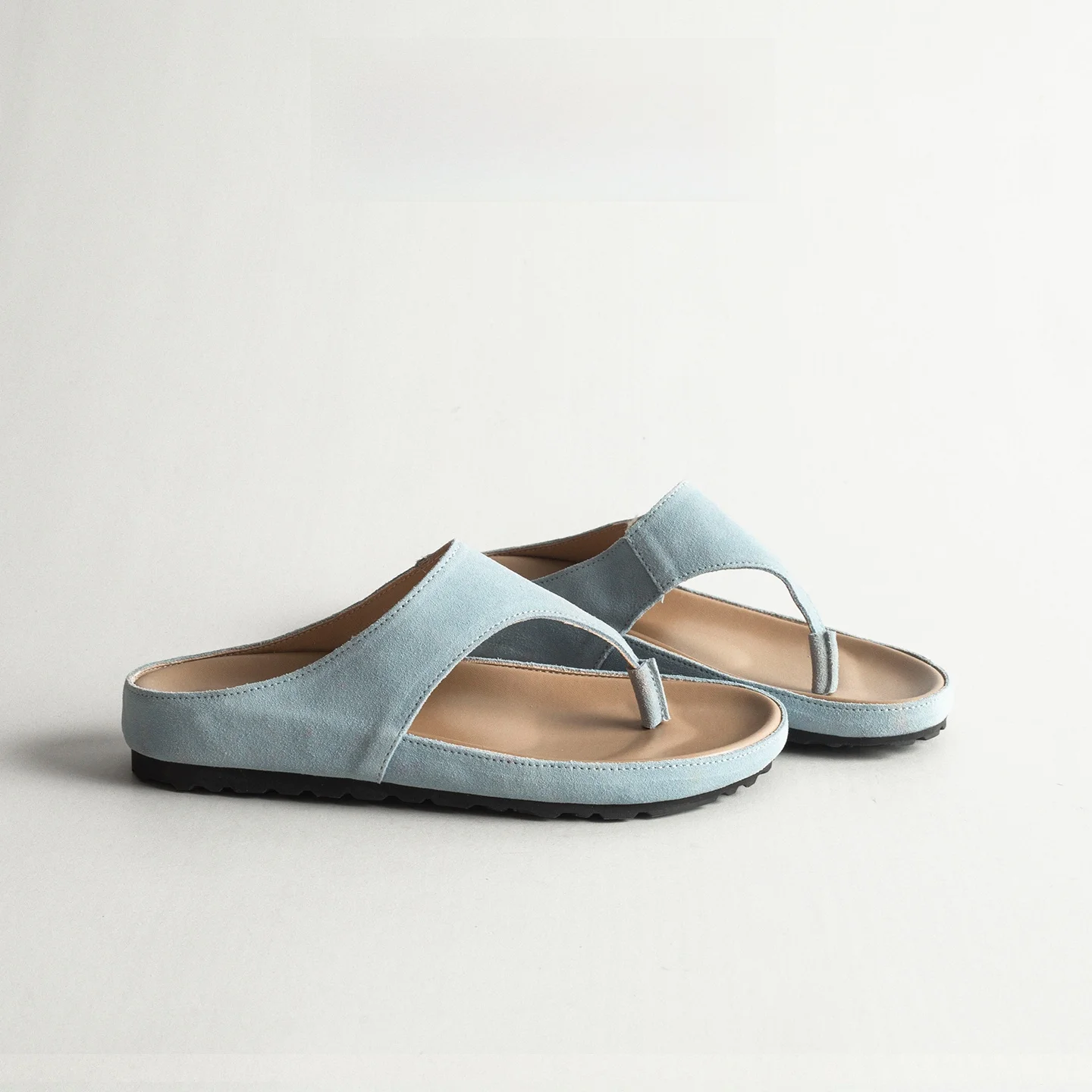 Leather Retro Flat Bottom Thong Slippers Women's Outdoor Casual Holiday Style Lazy Sandals Beach Shoes Comfortable Slip-On
Leather Retro Flat Bottom Thong Slippers Women's Outdoor Casual Holiday Style Lazy Sandals Beach Shoes Comfortable Slip-On