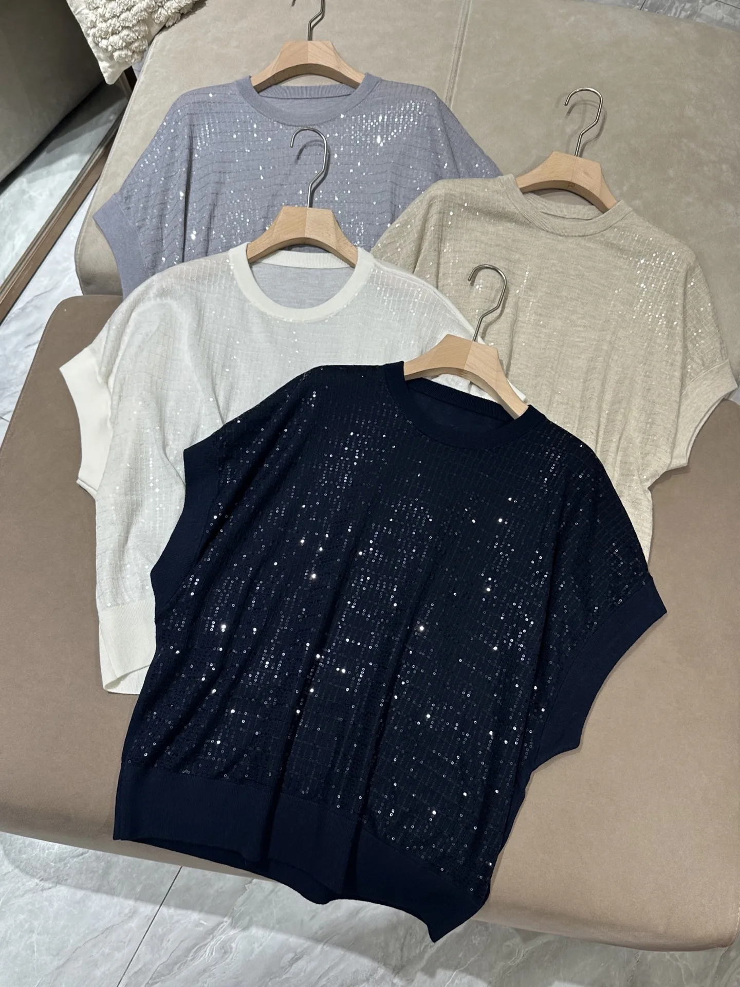 Elegant Bling Feeling! Spring Summer Women's round Neck Bead Woolen Knitted Short Sleeve T-Shirt Loose Fashion Top Casual Style
Elegant Bling Feeling! Spring Summer Women's round Neck Bead Woolen Knitted Short Sleeve T-Shirt Loose Fashion Top Casual Style