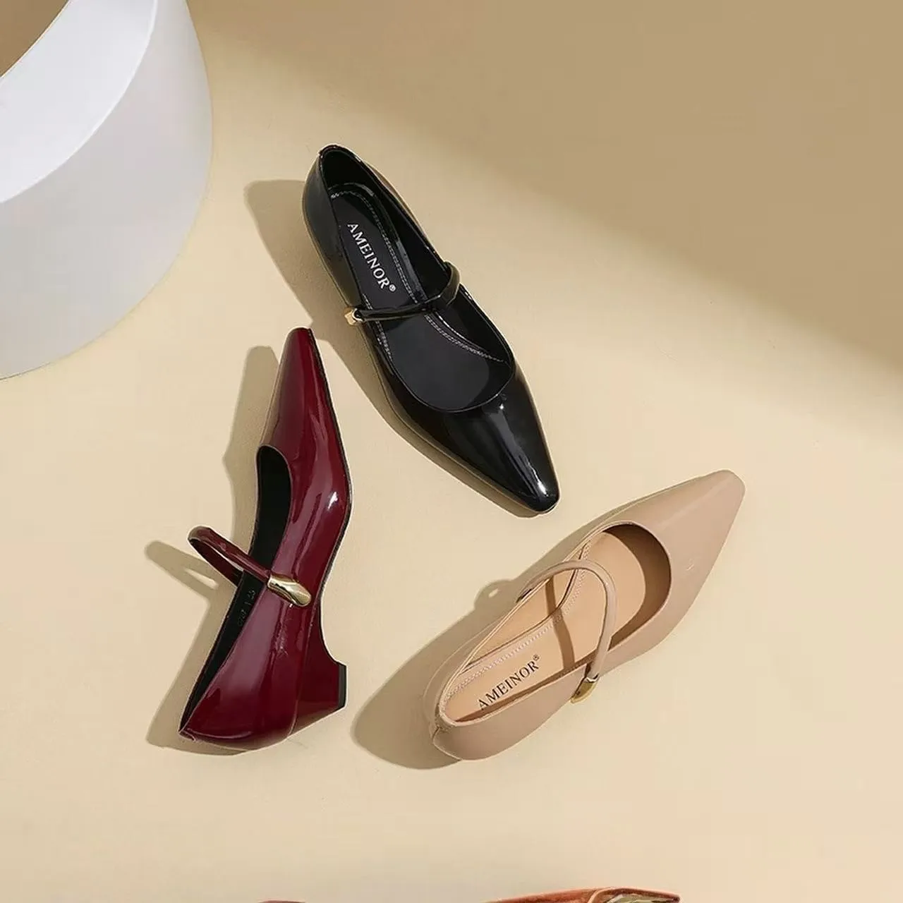 One-Strap Mary Jane Style Women'S French Shallow-Toe Soft Leather Shoes, Elegant Thick Heel, Single Shoe.
One-Strap Mary Jane Style Women'S French Shallow-Toe Soft Leather Shoes, Elegant Thick Heel, Single Shoe.