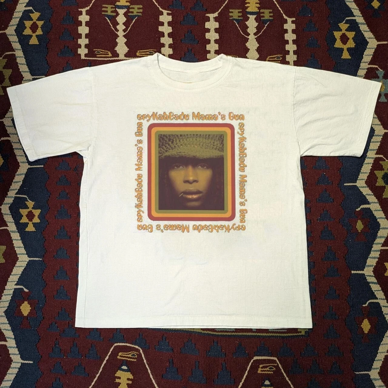 Vintage Retro Erykah Badu Rock Shirt American Band Singer T-shirt Men Street Hip-hop Rock Short-sleeved Women Cotton Top
Vintage Retro Erykah Badu Rock Shirt American Band Singer T-shirt Men Street Hip-hop Rock Short-sleeved Women Cotton Top