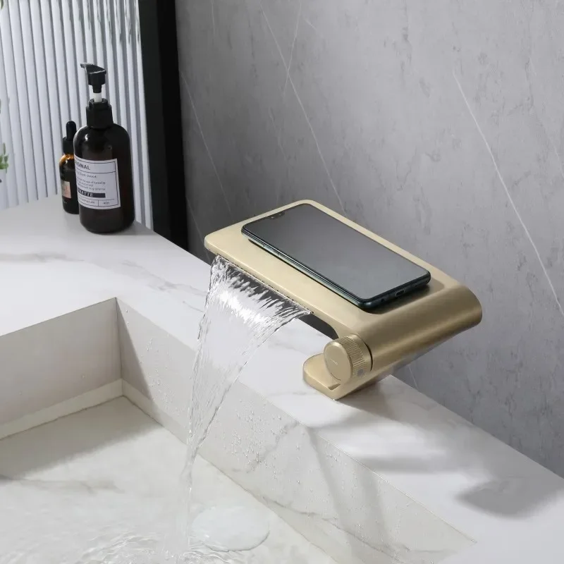 Bathroom Basin Faucet Deck Mounted Black Rose Gold sink tap Hot and Cold Unique Design Basin Tap Brass Material
Bathroom Basin Faucet Deck Mounted Black Rose Gold sink tap Hot and Cold Unique Design Basin Tap Brass Material