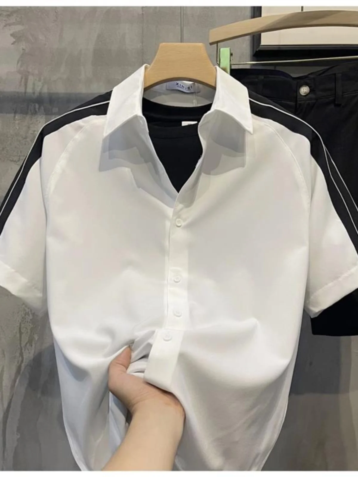 Новая летняя свободная повседневная рубашка с коротким рукавом и воротником для мужчин: модный универсальный свободный топ с цветными вставками, трендовый дизайн
Новая летняя свободная повседневная рубашка с коротким рукавом и воротником для мужчин: модный универсальный свободный топ с цветными вставками, трендовый дизайн