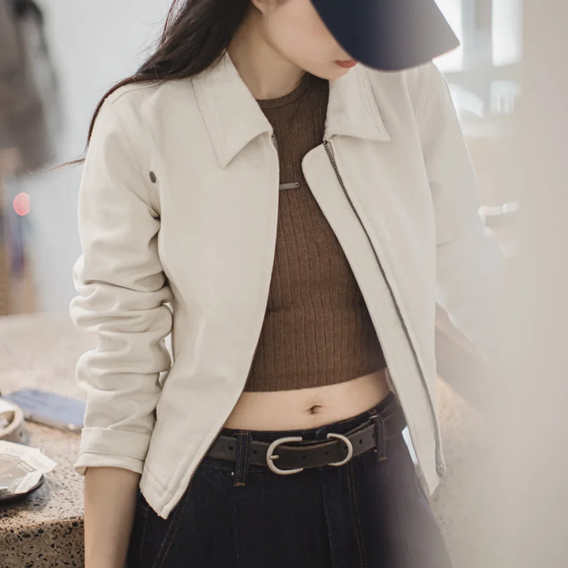 Maden Women's White Waist-Cinching Jacket Versatile Workwear Coat for Spring and Autumn Vintage Zip-Up Lapel Short Outerwear
Maden Women's White Waist-Cinching Jacket Versatile Workwear Coat for Spring and Autumn Vintage Zip-Up Lapel Short Outerwear