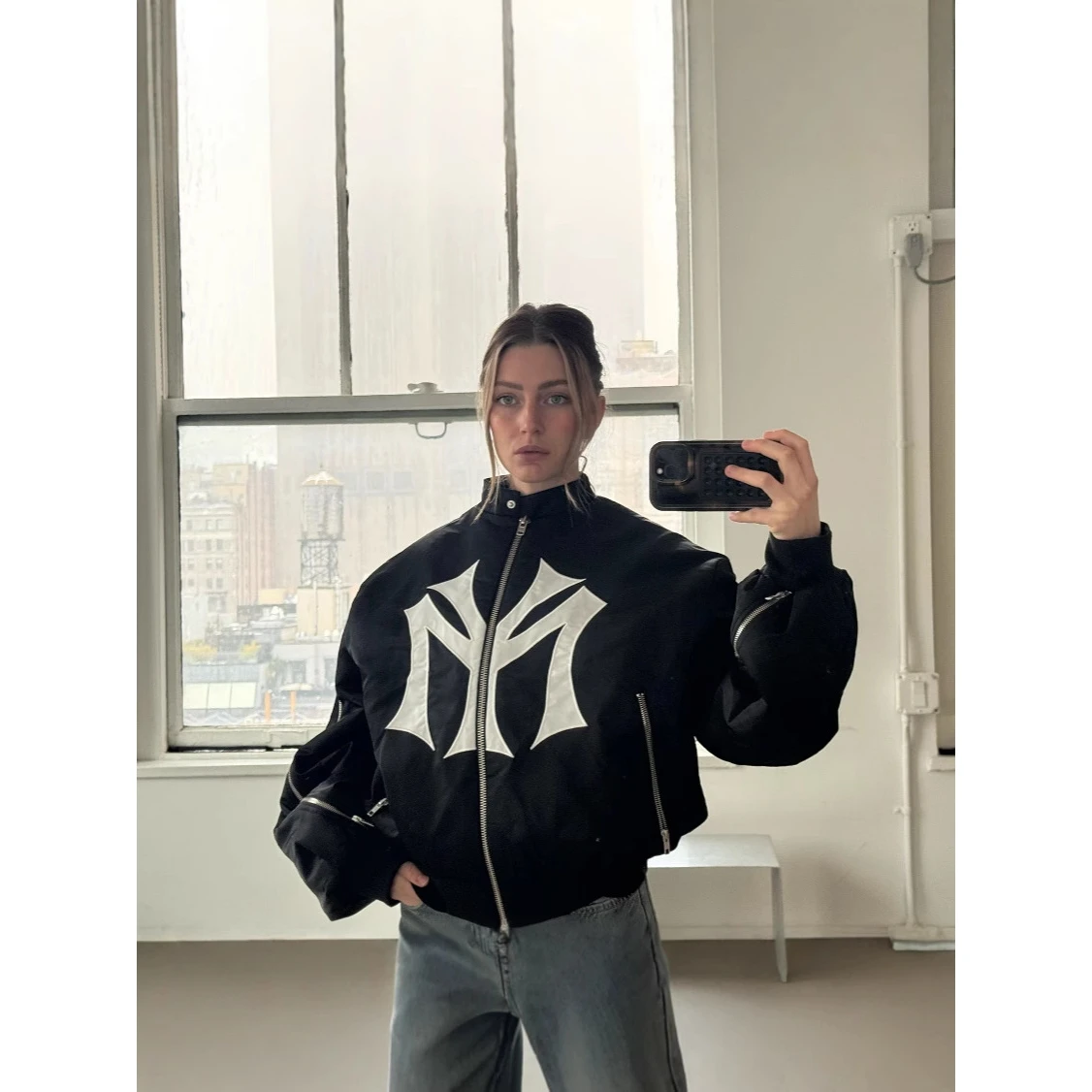 Faionable Свободная толстовка с вышивкой букв ex Молния Дизайн Трансграничная длина Свек или Длина Полиэстер Jaet
Faionable Свободная толстовка с вышивкой букв ex Молния Дизайн Трансграничная длина Свек или Длина Полиэстер Jaet