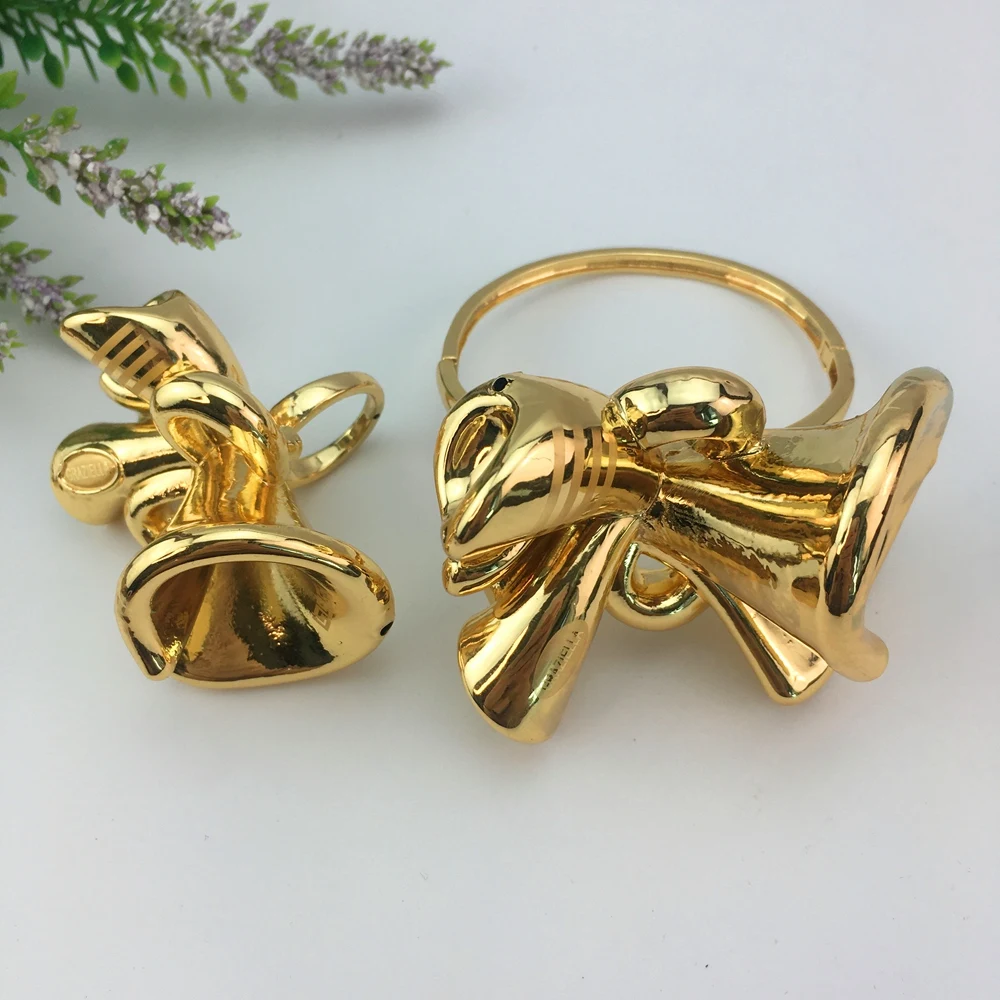 Newest Bold Bangle with Ring Brazilian Jewelry for Women FHK19211
Newest Bold Bangle with Ring Brazilian Jewelry for Women FHK19211