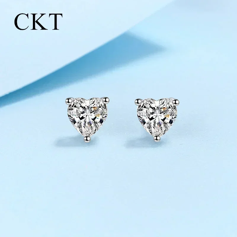 Женские серьги-гвоздики в форме сердца из белого золота 18 карат, платина на 2-4 карата, муассанит Pt950, ювелирные изделия со сверкающими бриллиантами для подруг
Женские серьги-гвоздики в форме сердца из белого золота 18 карат, платина на 2-4 карата, муассанит Pt950, ювелирные изделия со сверкающими бриллиантами для подруг