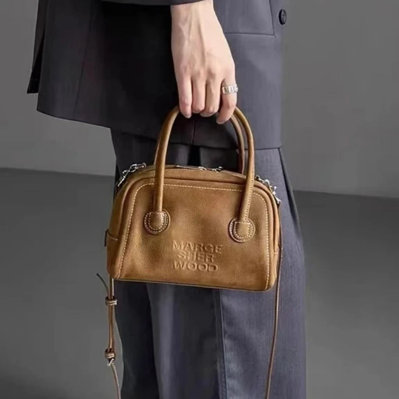 Margesherwood's new small-sized bowling fashion single-shoulder crossbody bag for women's commuting from South Korea
Margesherwood's new small-sized bowling fashion single-shoulder crossbody bag for women's commuting from South Korea
