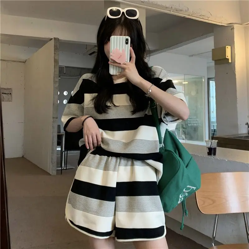 Stripes T Shirt Short Sets for Women 2 Pieces Loose Casual Tracksuit New in Matching Woman Shorts Stylish Two-piece Promotion
Stripes T Shirt Short Sets for Women 2 Pieces Loose Casual Tracksuit New in Matching Woman Shorts Stylish Two-piece Promotion
