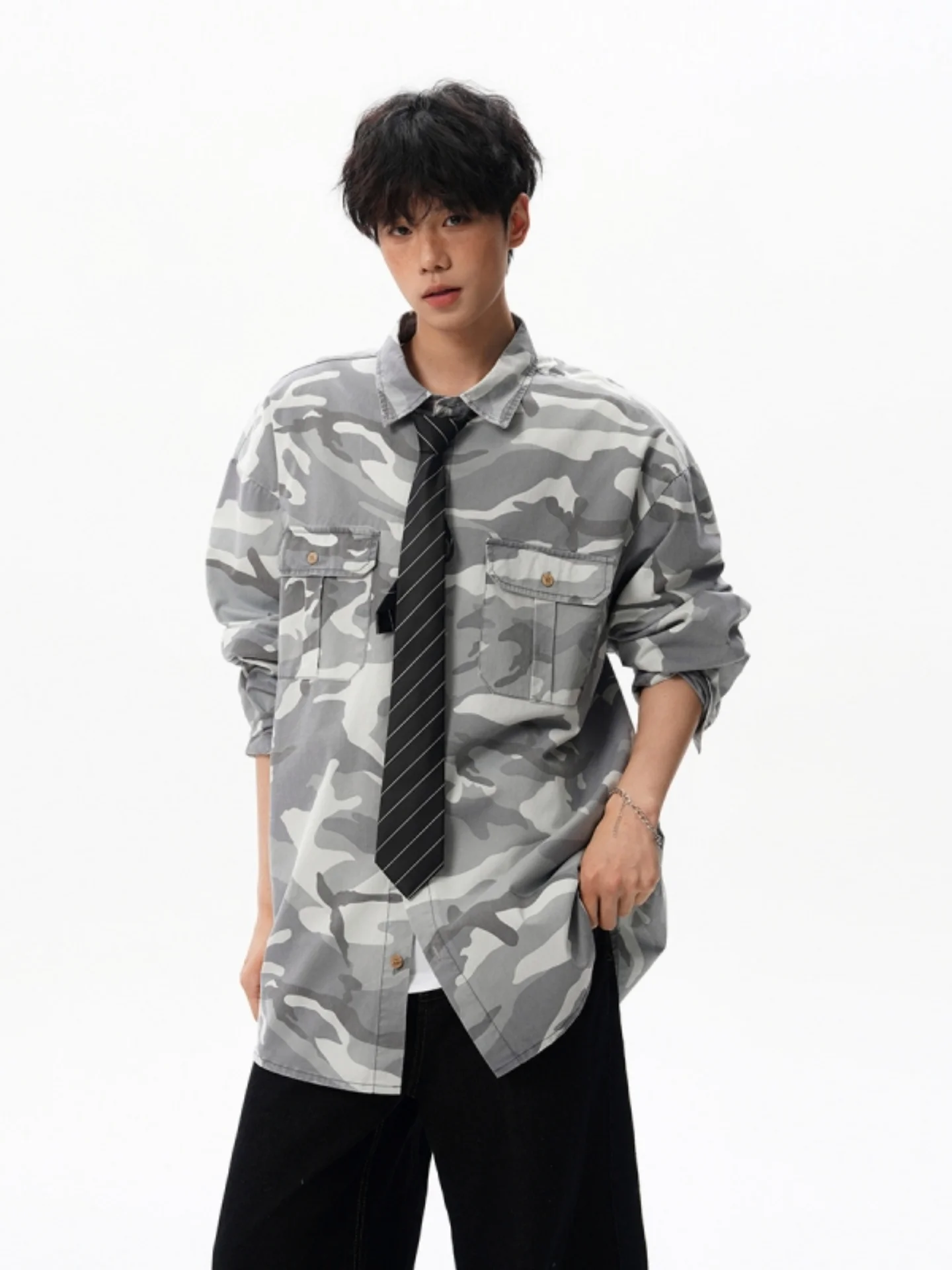 Men's Camouflage irt Long Sve Loose Fit American Retro Workwear Jaet Autumn Trendy Brand Couple's irt Outdoor Casual
Men's Camouflage irt Long Sve Loose Fit American Retro Workwear Jaet Autumn Trendy Brand Couple's irt Outdoor Casual