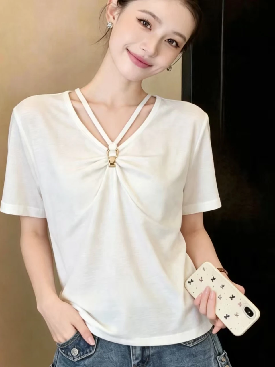 plus Size Women's V-Neck Short Sleeve T-Shirt White Casual Style Summer New Fashionable Versatile Top for Plump Ladies
plus Size Women's V-Neck Short Sleeve T-Shirt White Casual Style Summer New Fashionable Versatile Top for Plump Ladies