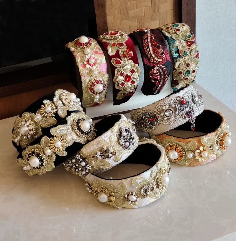 Chinese Style Gold Wire Embroidered Diamond Hairband Headband Wide Edge Hair Hoop Hair Band Exquisite Hair Accessories Hair Clip
Chinese Style Gold Wire Embroidered Diamond Hairband Headband Wide Edge Hair Hoop Hair Band Exquisite Hair Accessories Hair Clip