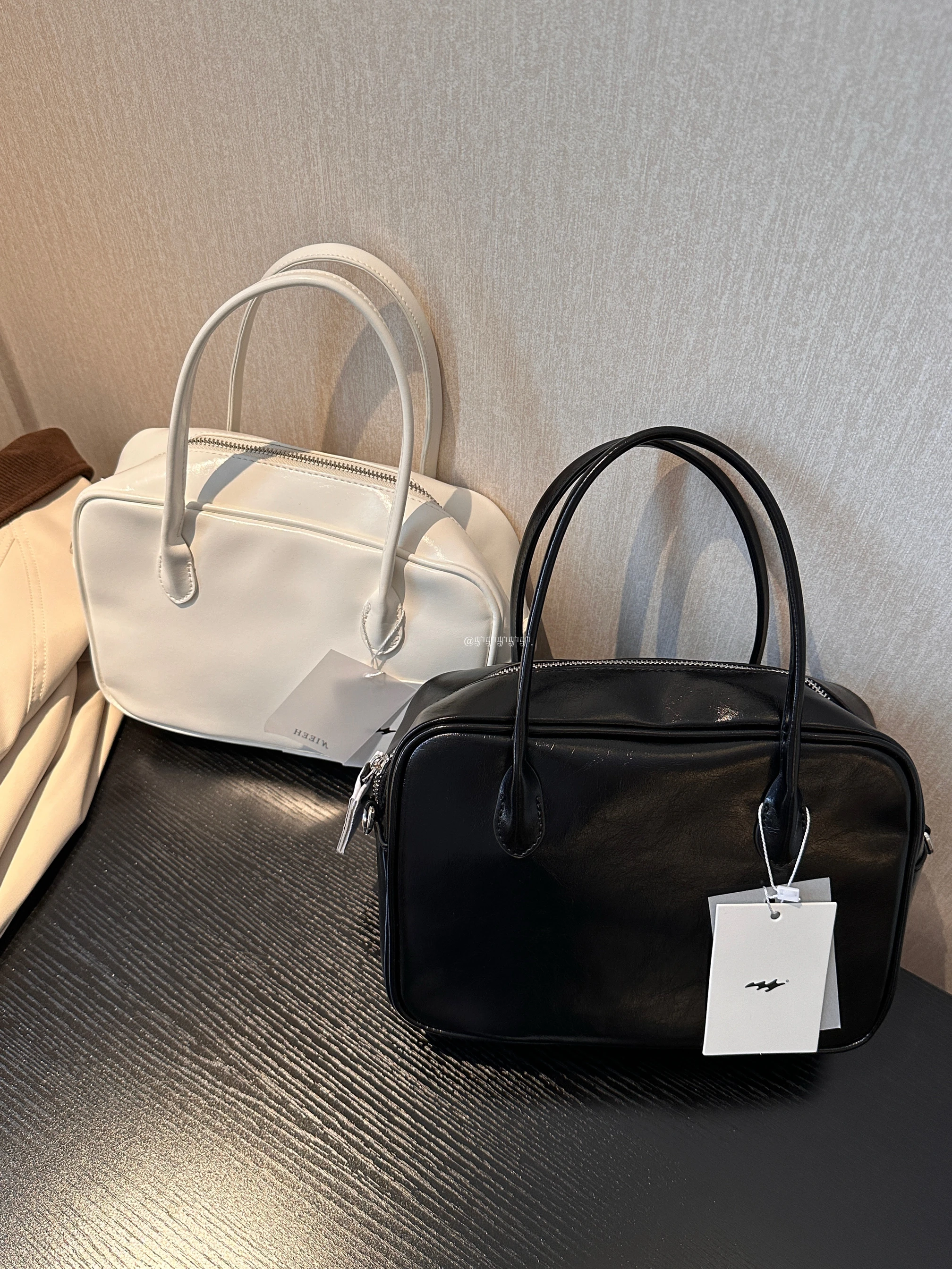 Корейская сумка-подушка в стиле знаменитостей, большая вместительная сумка через плечо для женщин, повседневная сумка-кроссбоди, простой дизайн, женская сумка.
Корейская сумка-подушка в стиле знаменитостей, большая вместительная сумка через плечо для женщин, повседневная сумка-кроссбоди, простой дизайн, женская сумка.