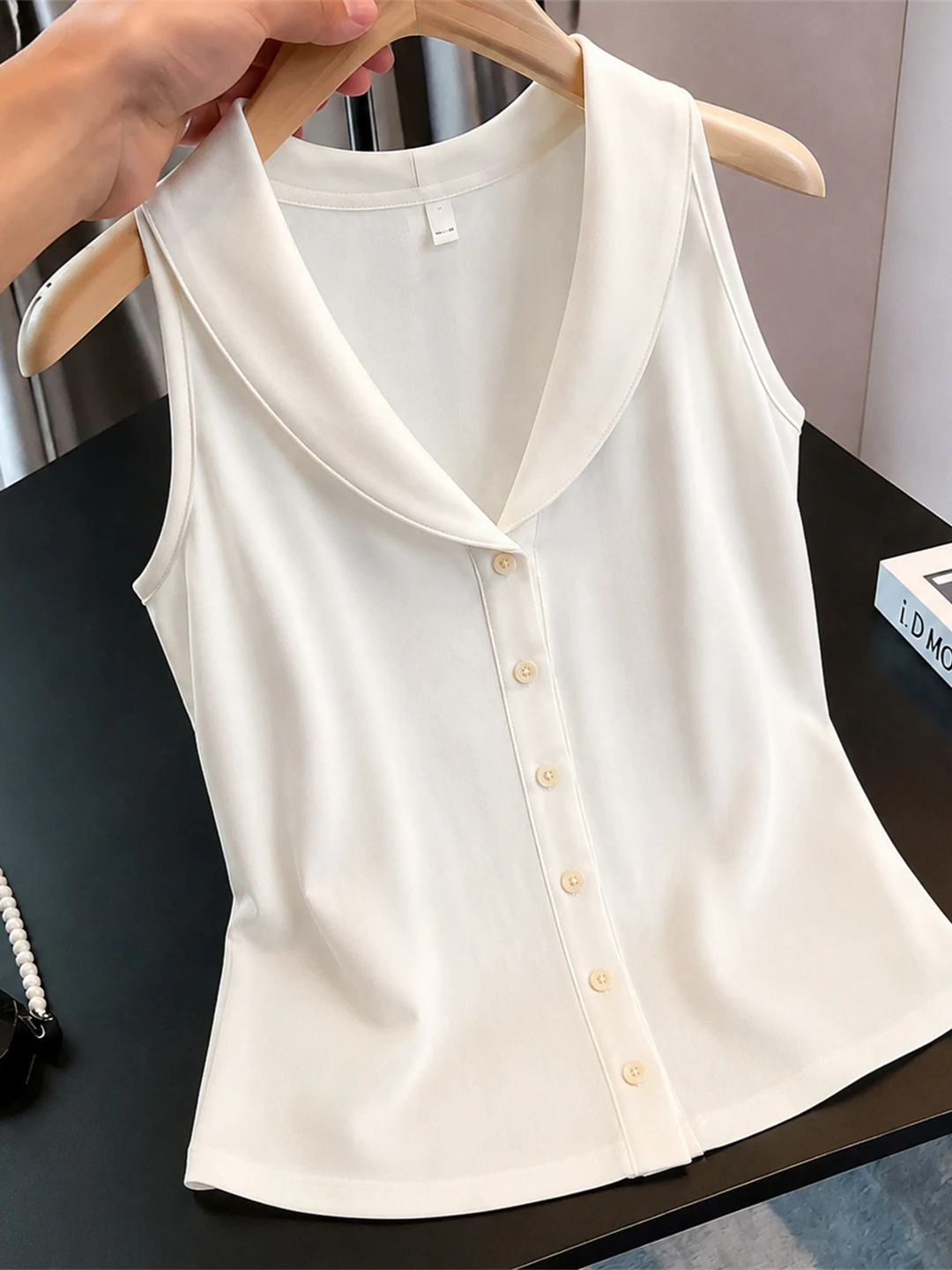 Elegant V-Neck Single-Button Casual Sleeveless Top Women's Fashionable Summer Sunscreen Shirt Breathable Standard Fit Commute...
Elegant V-Neck Single-Button Casual Sleeveless Top Women's Fashionable Summer Sunscreen Shirt Breathable Standard Fit Commute...