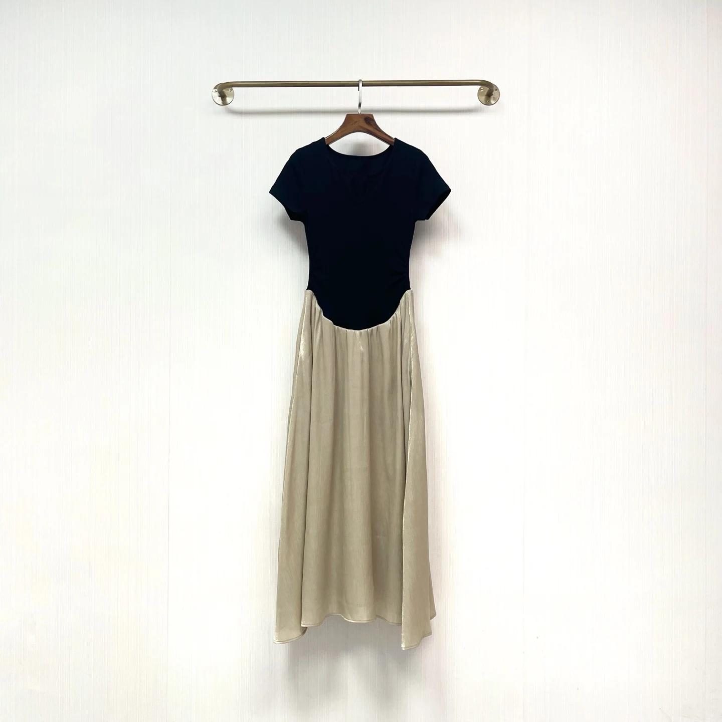 High quality new U-neck short sleeved dress, summer slim fit dress, long skirt
High quality new U-neck short sleeved dress, summer slim fit dress, long skirt