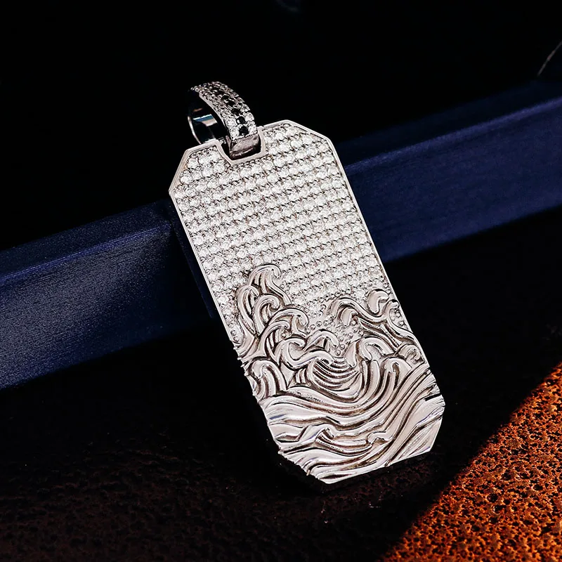 Мужское ожерелье – прочное, с волнообразным дизайном и текстурированным фоном, идеально подходит для повседневного и уличного стиля.
Мужское ожерелье – прочное, с волнообразным дизайном и текстурированным фоном, идеально подходит для повседневного и уличного стиля.