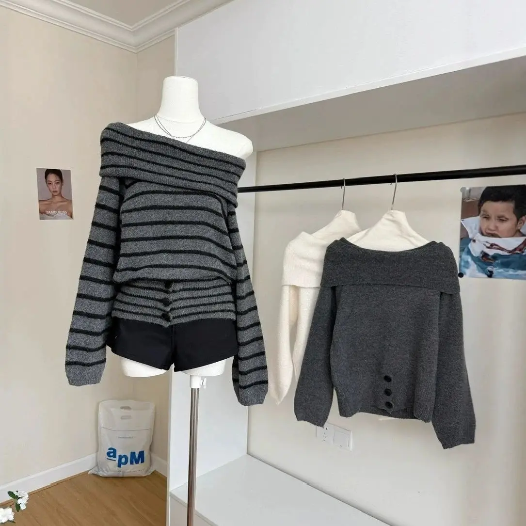 Korean contrasting color one-shoulder short-sleeved T-shirt for women 2025 summer new irregular knitted top
Korean contrasting color one-shoulder short-sleeved T-shirt for women 2025 summer new irregular knitted top