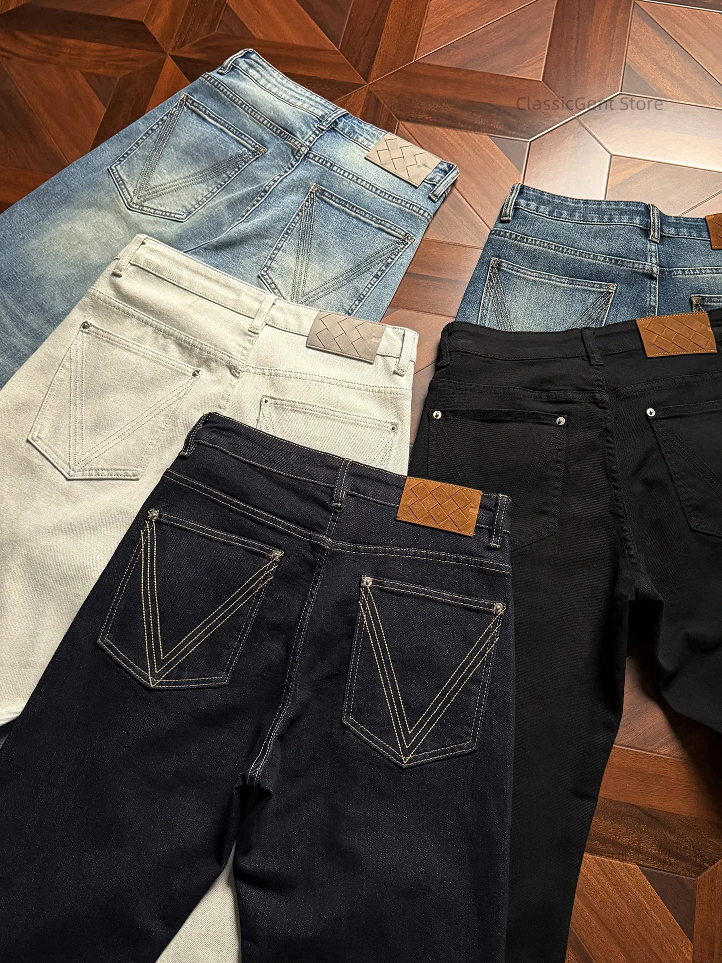 Anti-fade lock color primary color 11.8 ounces straight jeans, wide but not crumbling and not picky
Anti-fade lock color primary color 11.8 ounces straight jeans, wide but not crumbling and not picky