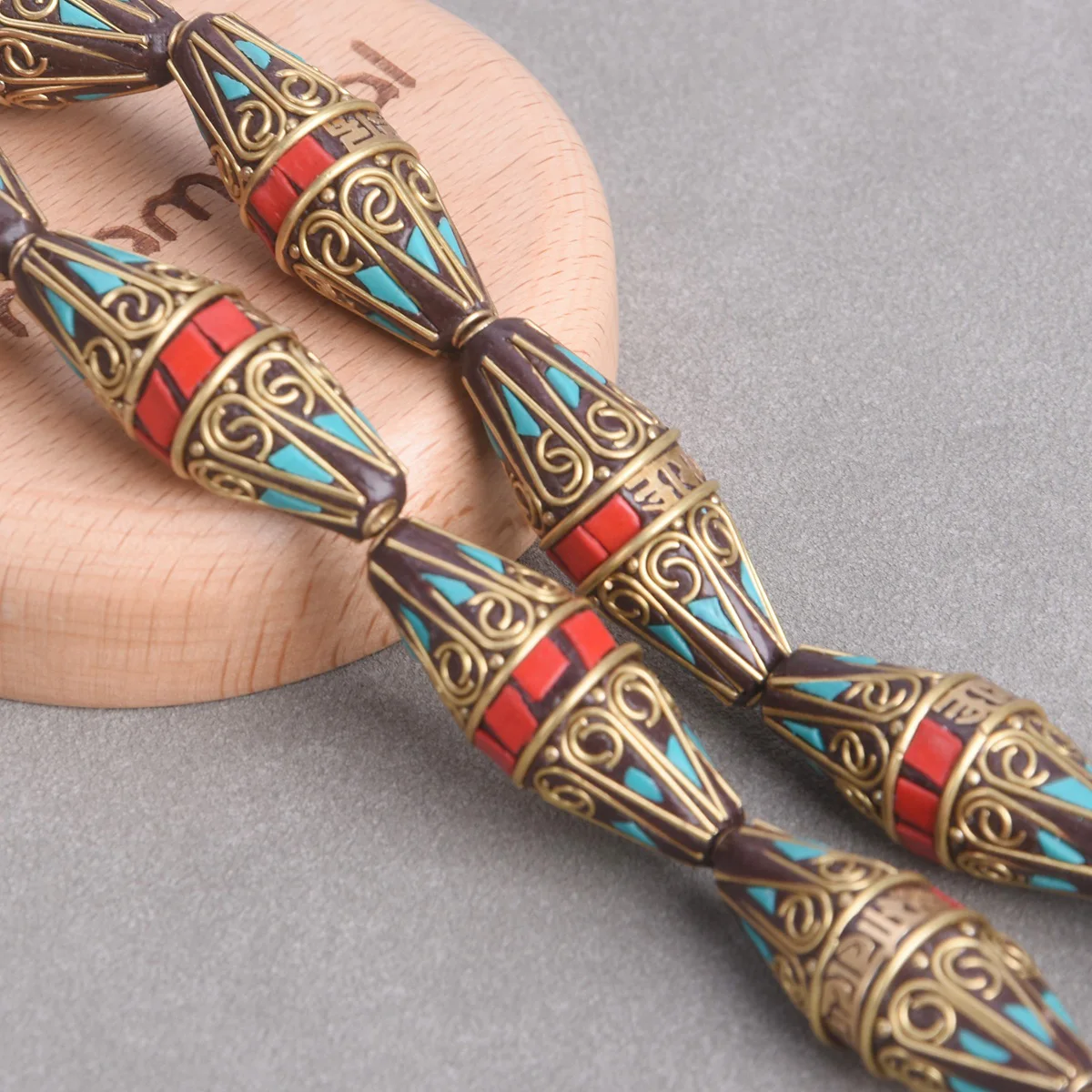 2PCS 38x15mm Bicone Oval Shape Handmade Tibetan Nepalese Buddhist Brass Metal & Clay Loose Craft Beads For Jewelry Making
2PCS 38x15mm Bicone Oval Shape Handmade Tibetan Nepalese Buddhist Brass Metal & Clay Loose Craft Beads For Jewelry Making