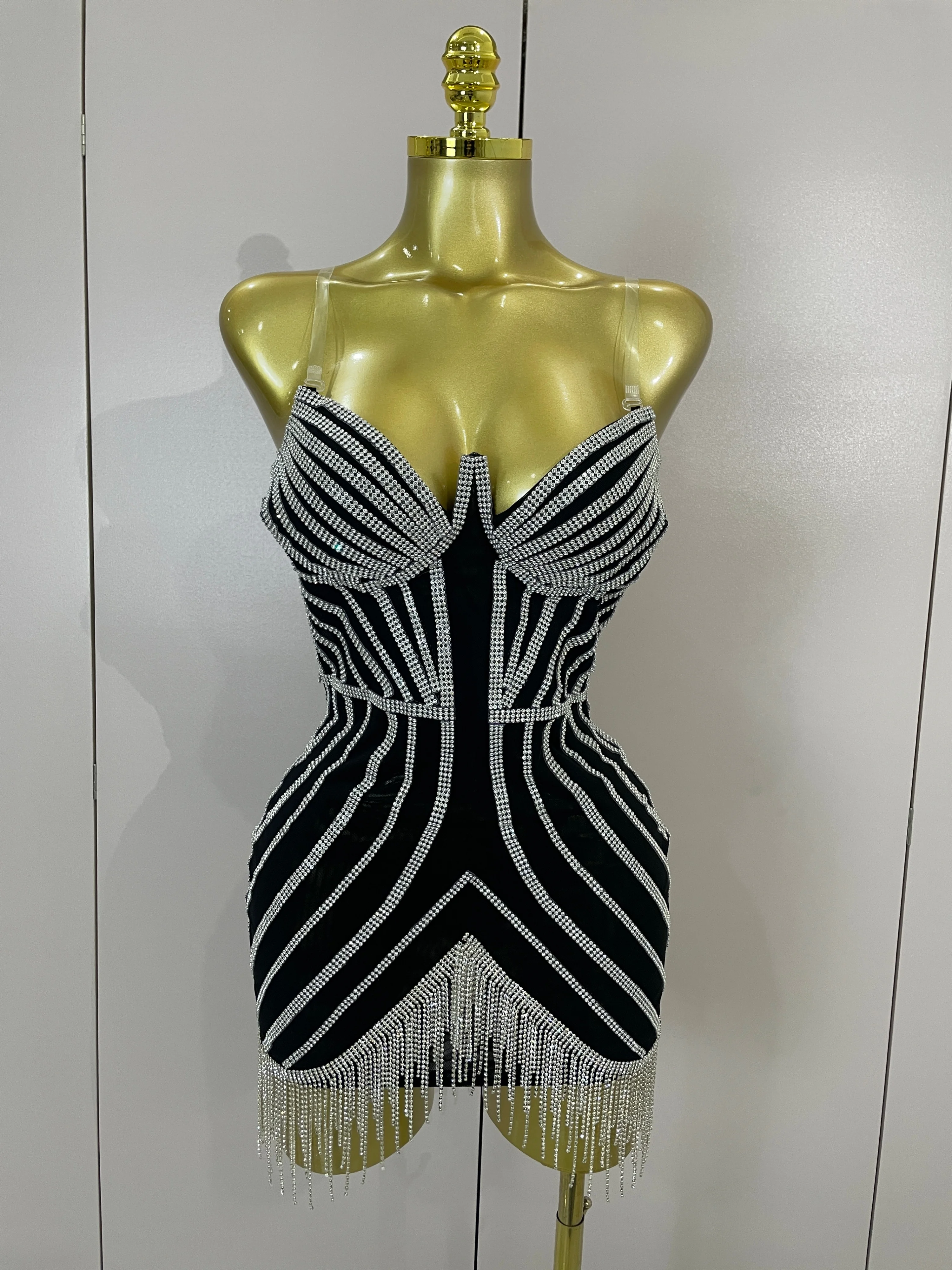 Women Shiny Diamonds Chain Sexy Black Strapless Bodycon Mini Bandage Dress Celebrity Evening Club Party Luxury Birthday Dresses
Women Shiny Diamonds Chain Sexy Black Strapless Bodycon Mini Bandage Dress Celebrity Evening Club Party Luxury Birthday Dresses