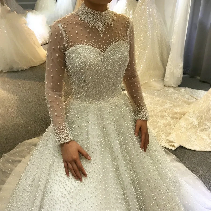 Customized Luxury Arabic Dubai Wedding Dress High Neck Full Pearls Beading Princess Bridal Bride Gown Vestidos De Noiva
Customized Luxury Arabic Dubai Wedding Dress High Neck Full Pearls Beading Princess Bridal Bride Gown Vestidos De Noiva