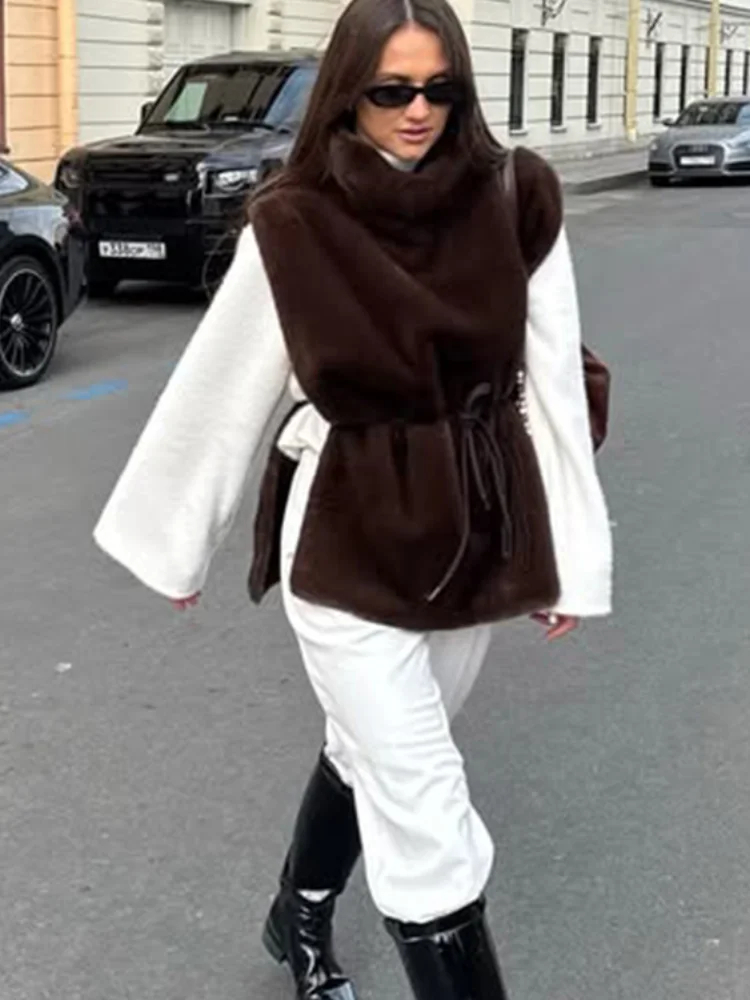 Женский шикарный однотонный жилет из искусственного меха, повседневный шикарный воротник-стойка, пушистый свободный уличный жилет без рукавов, женская зимняя повседневная женская верхняя одежда
Женский шикарный однотонный жилет из искусственного меха, повседневный шикарный воротник-стойка, пушистый свободный уличный жилет без рукавов, женская зимняя повседневная женская верхняя одежда