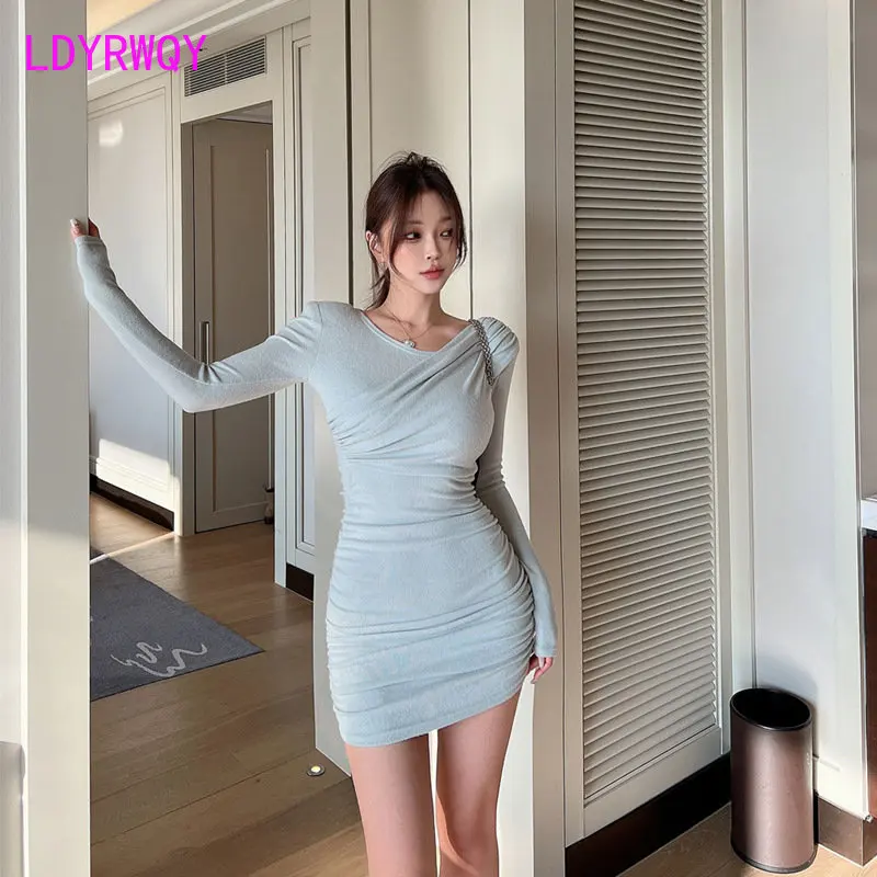 South Korea 2023 Spring and Summer New Slim Slim V-neck Temperament Waist Fold Neck High Waist Wrap Hip Bottom Dress
South Korea 2023 Spring and Summer New Slim Slim V-neck Temperament Waist Fold Neck High Waist Wrap Hip Bottom Dress