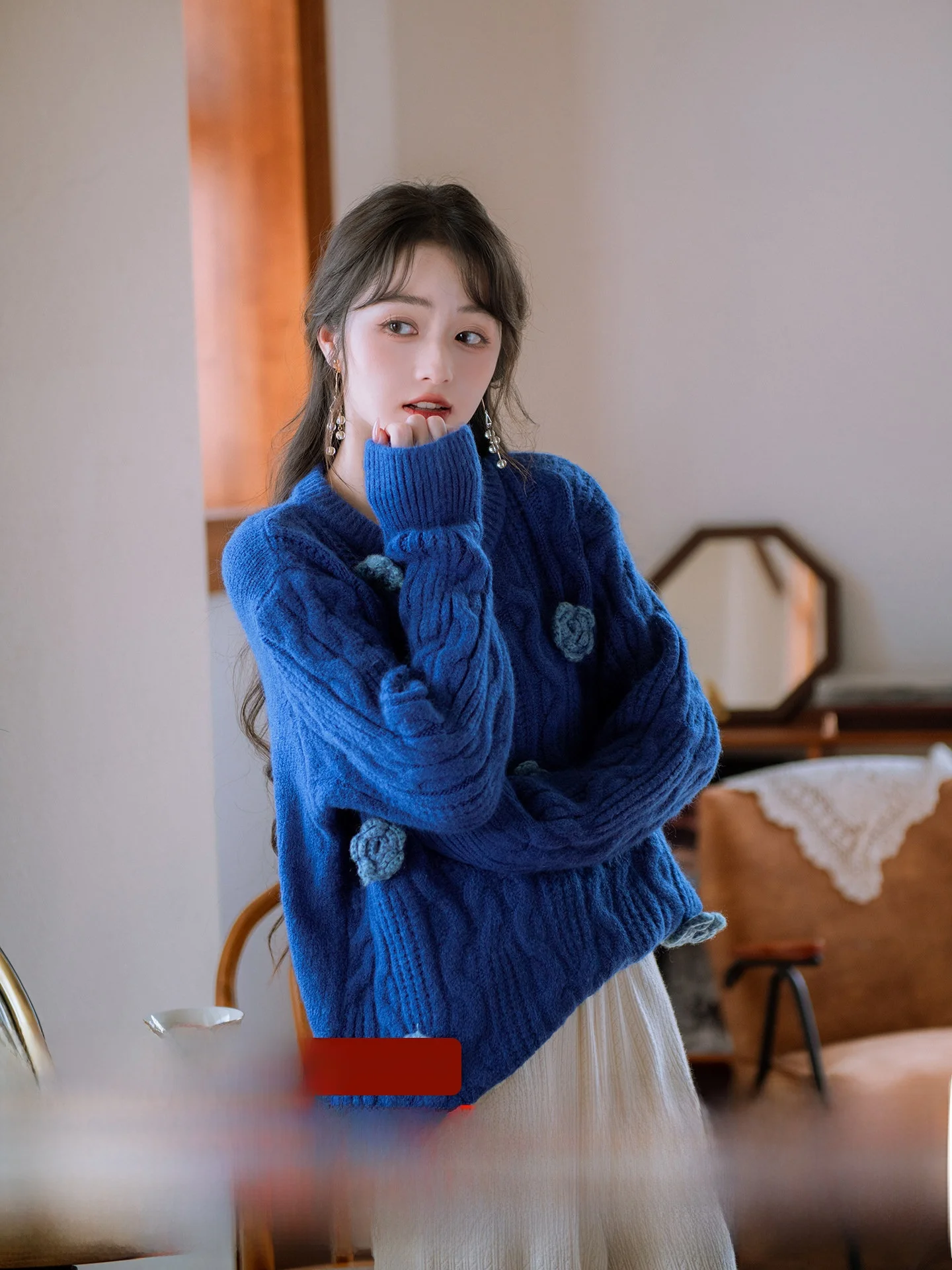 Вязаный свитер South Wind Valley в винтажном стиле, цвета Кляйн синий, с цветочным узором, женский, осенне-зимний, с 3D цветами, теплый, с круглым вырезом, длинный рукав
Вязаный свитер South Wind Valley в винтажном стиле, цвета Кляйн синий, с цветочным узором, женский, осенне-зимний, с 3D цветами, теплый, с круглым вырезом, длинный рукав