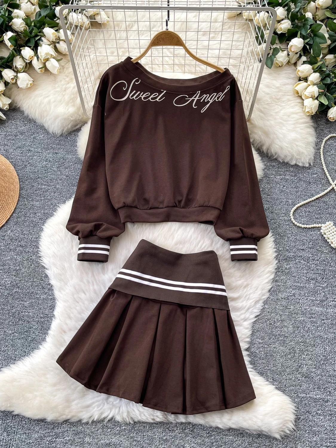 Retro Lazy Style Letter Print Sweatshirt Pleated Skirt Two-Piece Set Women's Loose Fashion Autumn Outfit High Waist
Retro Lazy Style Letter Print Sweatshirt Pleated Skirt Two-Piece Set Women's Loose Fashion Autumn Outfit High Waist