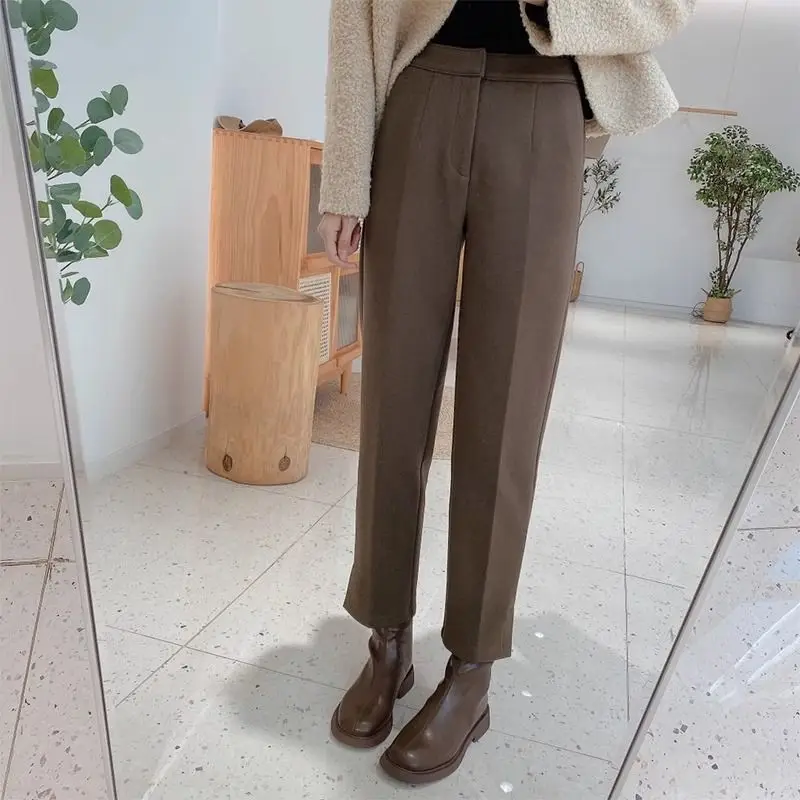 Large Size Women's Plush and Thickened 9-inch Straight Woolen Pants for Winter Cargo Pants Women
Large Size Women's Plush and Thickened 9-inch Straight Woolen Pants for Winter Cargo Pants Women