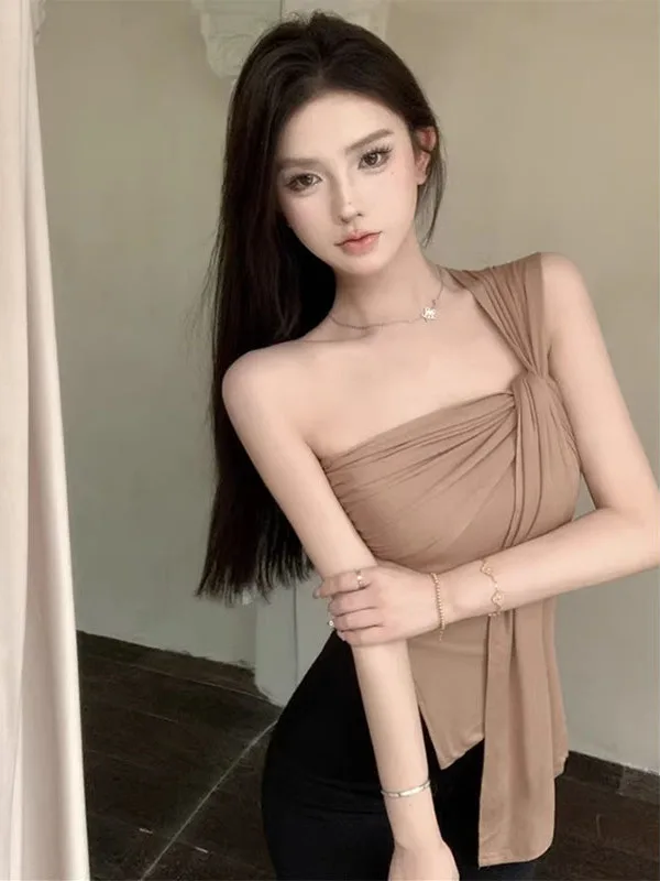 Sexy Asymmetrical Strap Vest Top for Women Summer Outfit Hot Girl Style Spicy Sleeveless Short Length Pure Color High Waist
Sexy Asymmetrical Strap Vest Top for Women Summer Outfit Hot Girl Style Spicy Sleeveless Short Length Pure Color High Waist