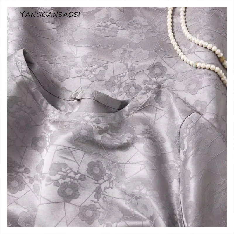 2025 Women's Fashion New Grey Plum Blossom 100% Natural Mulberry Silk Round Neck Short Sleeve Commuter Sleeveless Dress
2025 Women's Fashion New Grey Plum Blossom 100% Natural Mulberry Silk Round Neck Short Sleeve Commuter Sleeveless Dress