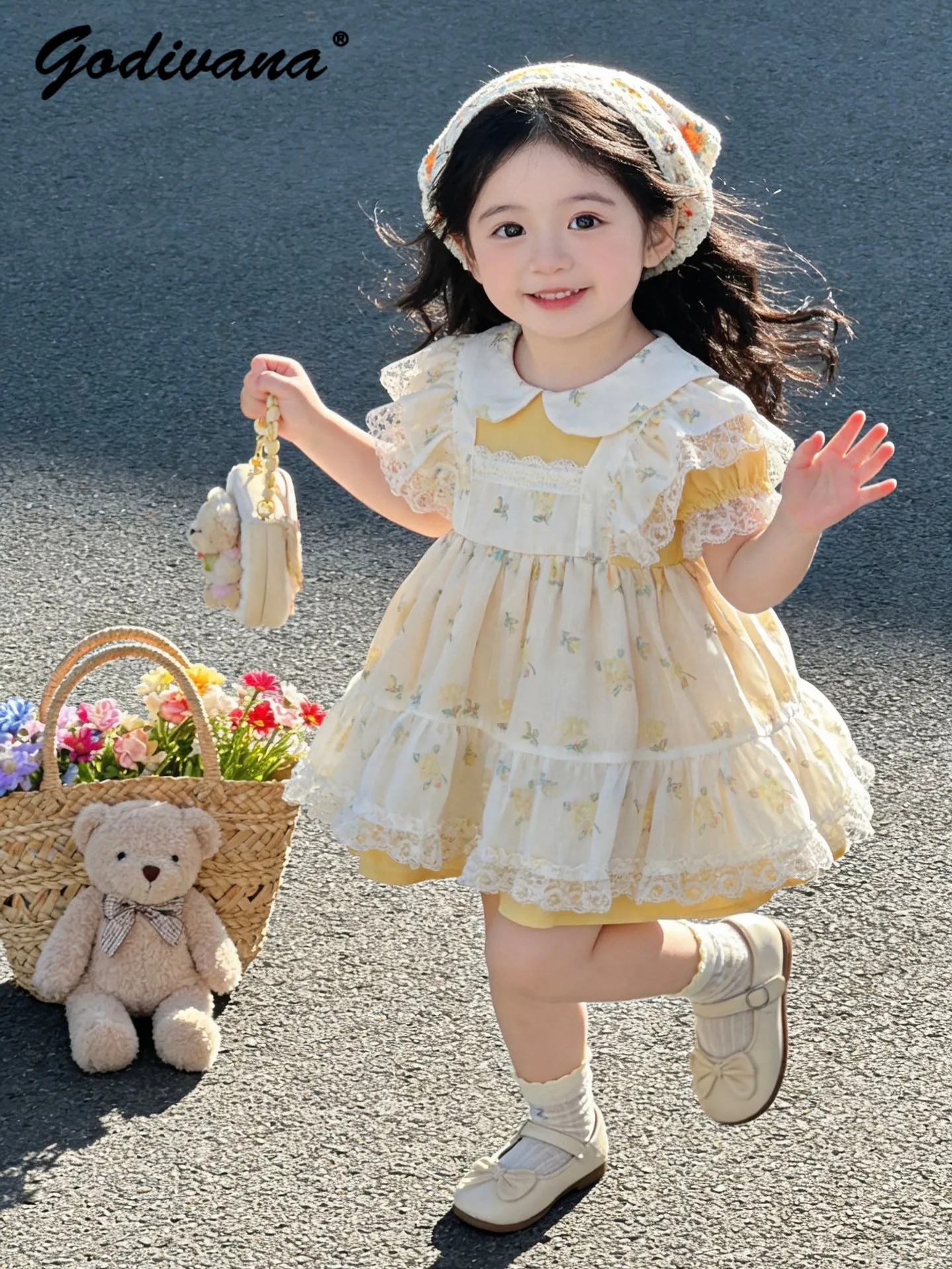 Baby Girls Korean Sweet Princess Dress 2026 Summer New Kids Peter Pan Collar Puff Sleeves Floral Print Lace Trim Casual Dresses
Baby Girls Korean Sweet Princess Dress 2026 Summer New Kids Peter Pan Collar Puff Sleeves Floral Print Lace Trim Casual Dresses