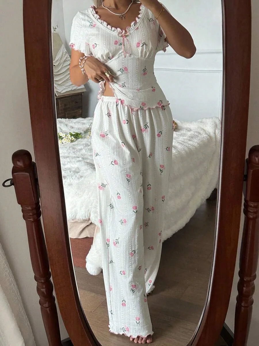 Ladies Sweet Cherry Floral Print Slim Fit Pajamas Set Y2K Style Short Top Long Pants Fashionable Home Clothes Sleepwear
Ladies Sweet Cherry Floral Print Slim Fit Pajamas Set Y2K Style Short Top Long Pants Fashionable Home Clothes Sleepwear