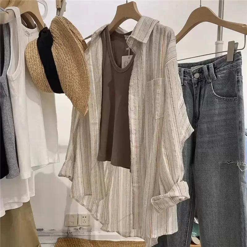 Fashion Retro Color Pinstripe Shirt for Women in Spring and Summer New Loose Casual and Versatile Sunscreen Cardigan
Fashion Retro Color Pinstripe Shirt for Women in Spring and Summer New Loose Casual and Versatile Sunscreen Cardigan