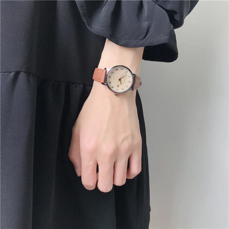 New Ladies Watch Student Classic Trend Elegant Simple Retro High Quality Digital Calendar Belt Automatic Waterproof Quartz Watch
New Ladies Watch Student Classic Trend Elegant Simple Retro High Quality Digital Calendar Belt Automatic Waterproof Quartz Watch