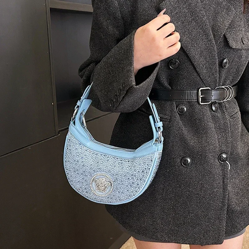 Stylish Luxury Women's Handbag in Leather - Crossbody Shoulder Messenger Bags by Famous Designer for Elegant Ladies
Stylish Luxury Women's Handbag in Leather - Crossbody Shoulder Messenger Bags by Famous Designer for Elegant Ladies