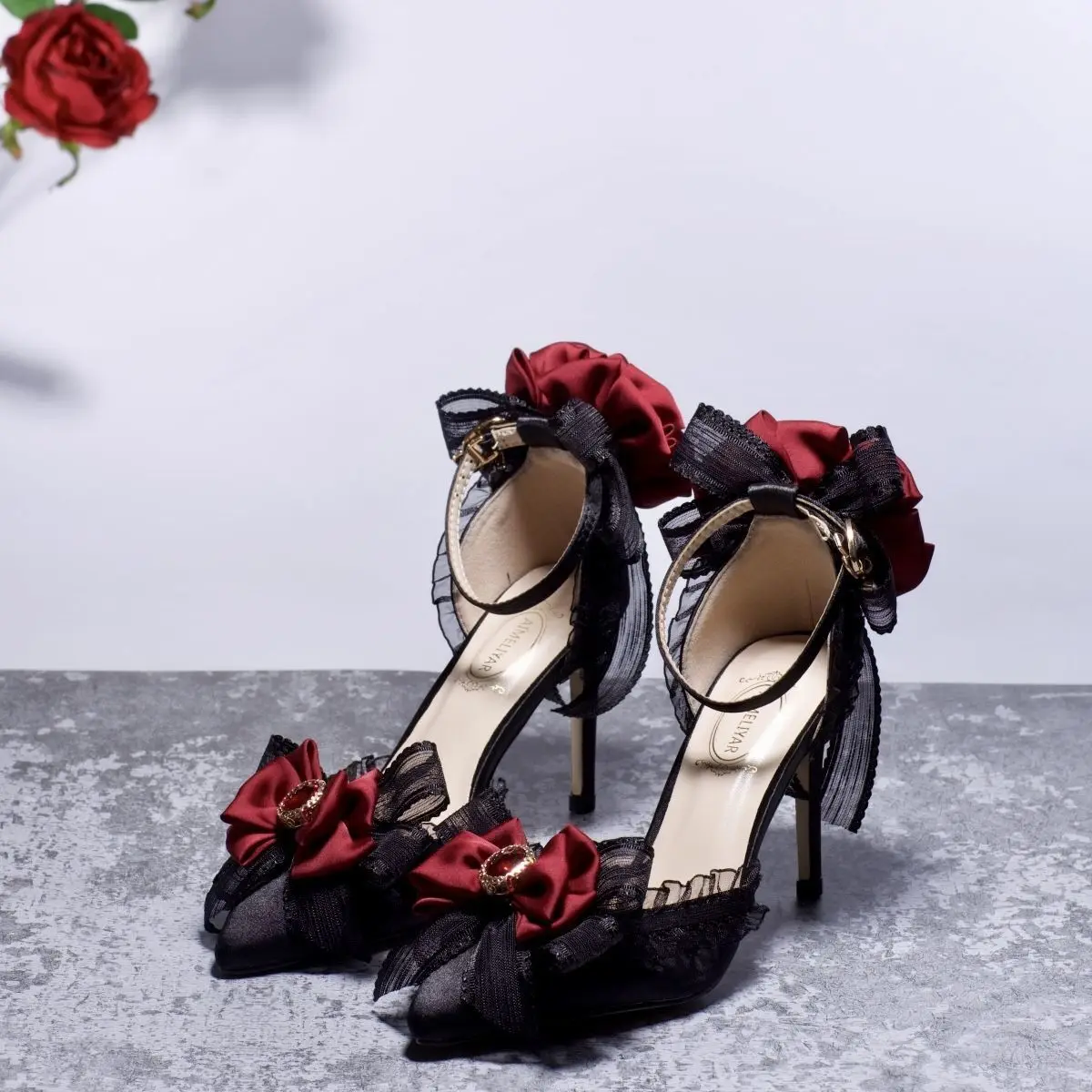 Black Paired With Rich Wine Red Silk Bow Embellished With Red Thin Heels, Pointed High Heels, Women's Shoes In Large Size
Black Paired With Rich Wine Red Silk Bow Embellished With Red Thin Heels, Pointed High Heels, Women's Shoes In Large Size